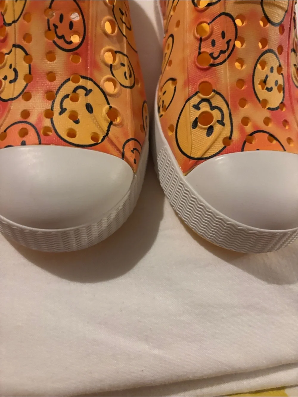 NWT Native Kids Yellow Orange Smiley Water Shoes